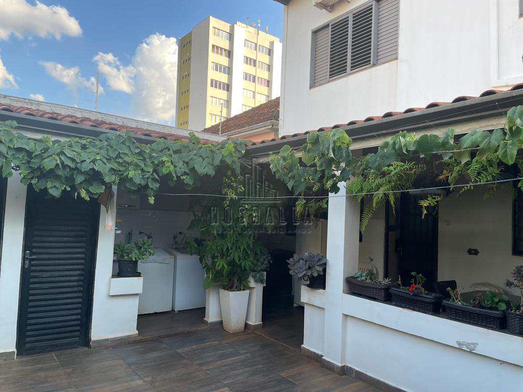 Casa à venda com 3 quartos, 198m² - Foto 2