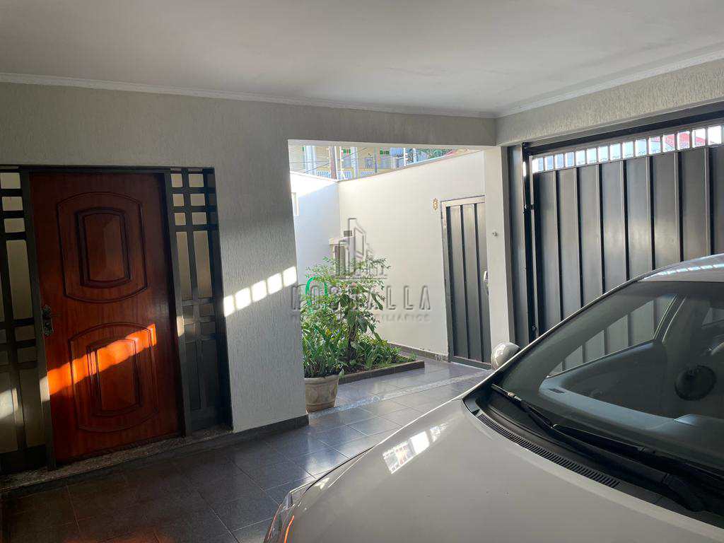 Casa à venda com 3 quartos, 198m² - Foto 1