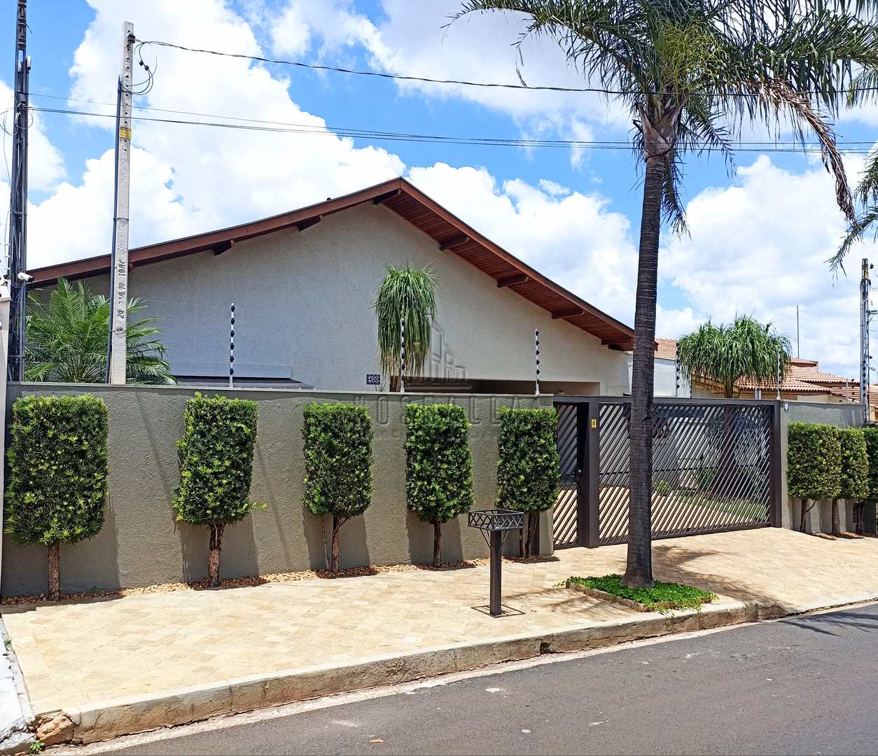 Casa à venda com 3 quartos, 715m² - Foto 1