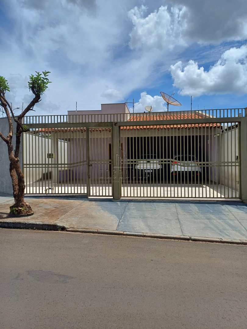 Casa à venda com 3 quartos, 316m² - Foto 2