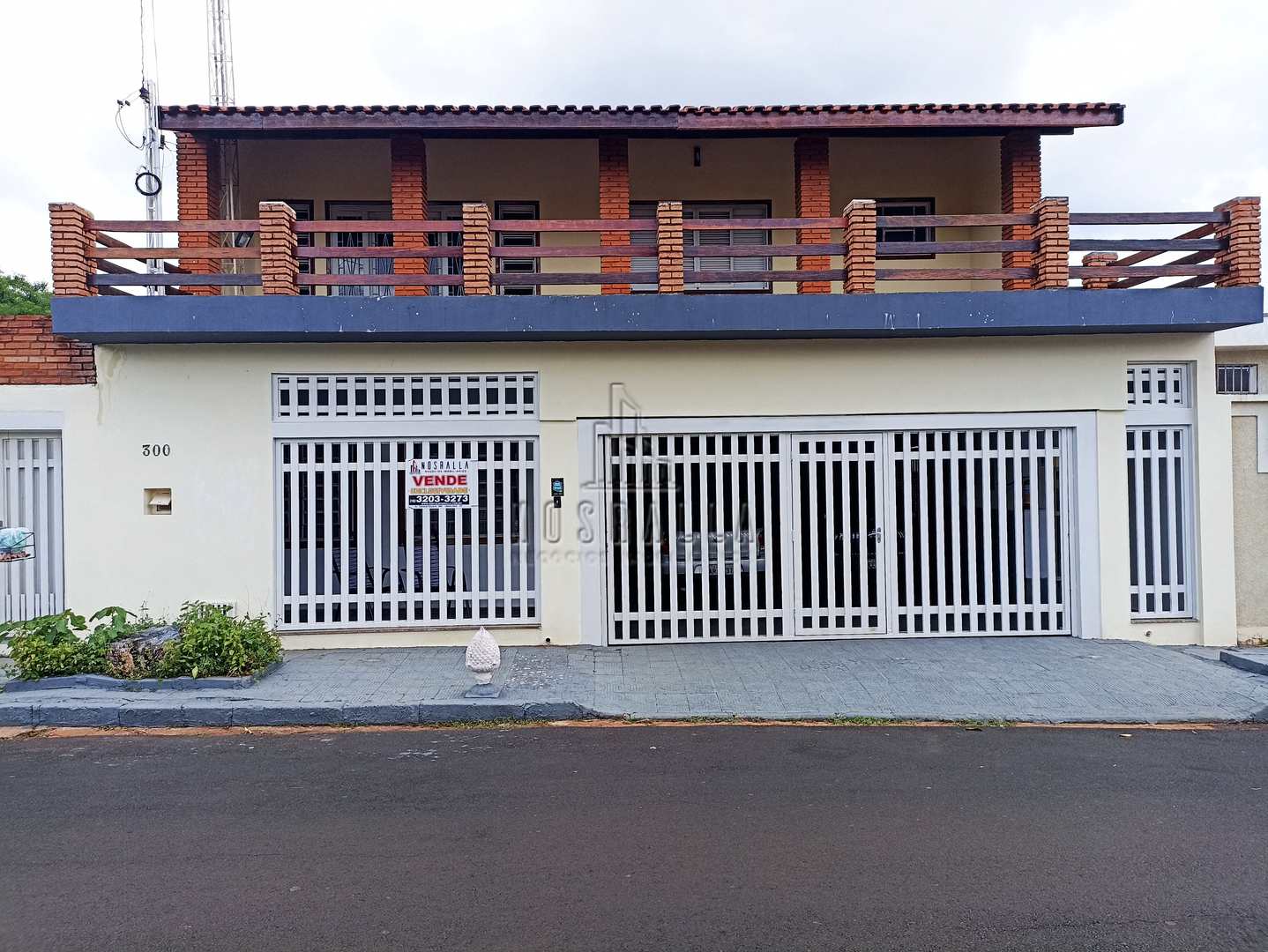 Sobrado à venda com 4 quartos, 190m² - Foto 1