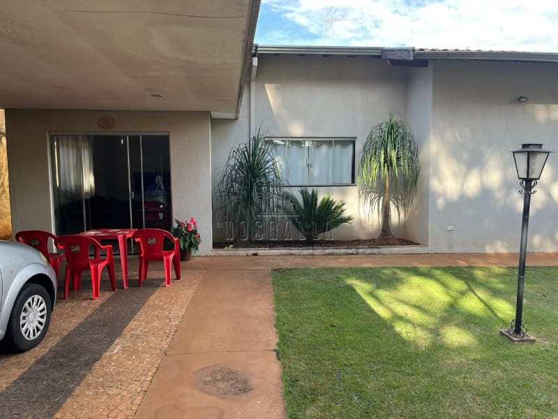 Casa à venda com 3 quartos, 152m² - Foto 1