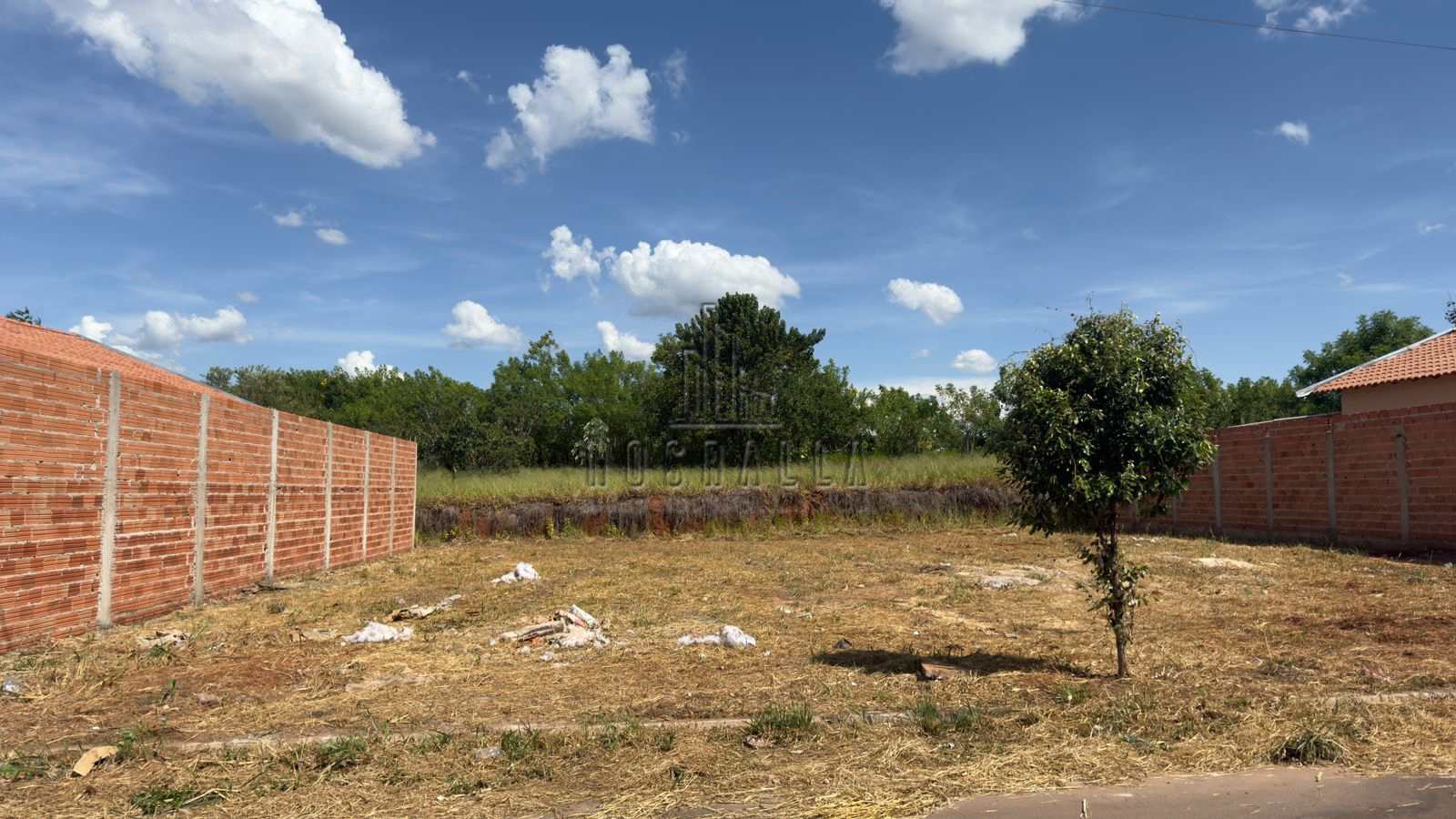 Terreno à venda, 200m² - Foto 1