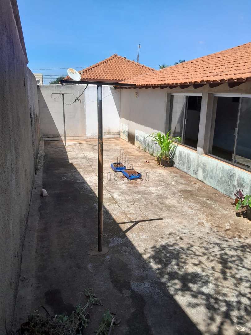 Casa à venda com 2 quartos, 161m² - Foto 2