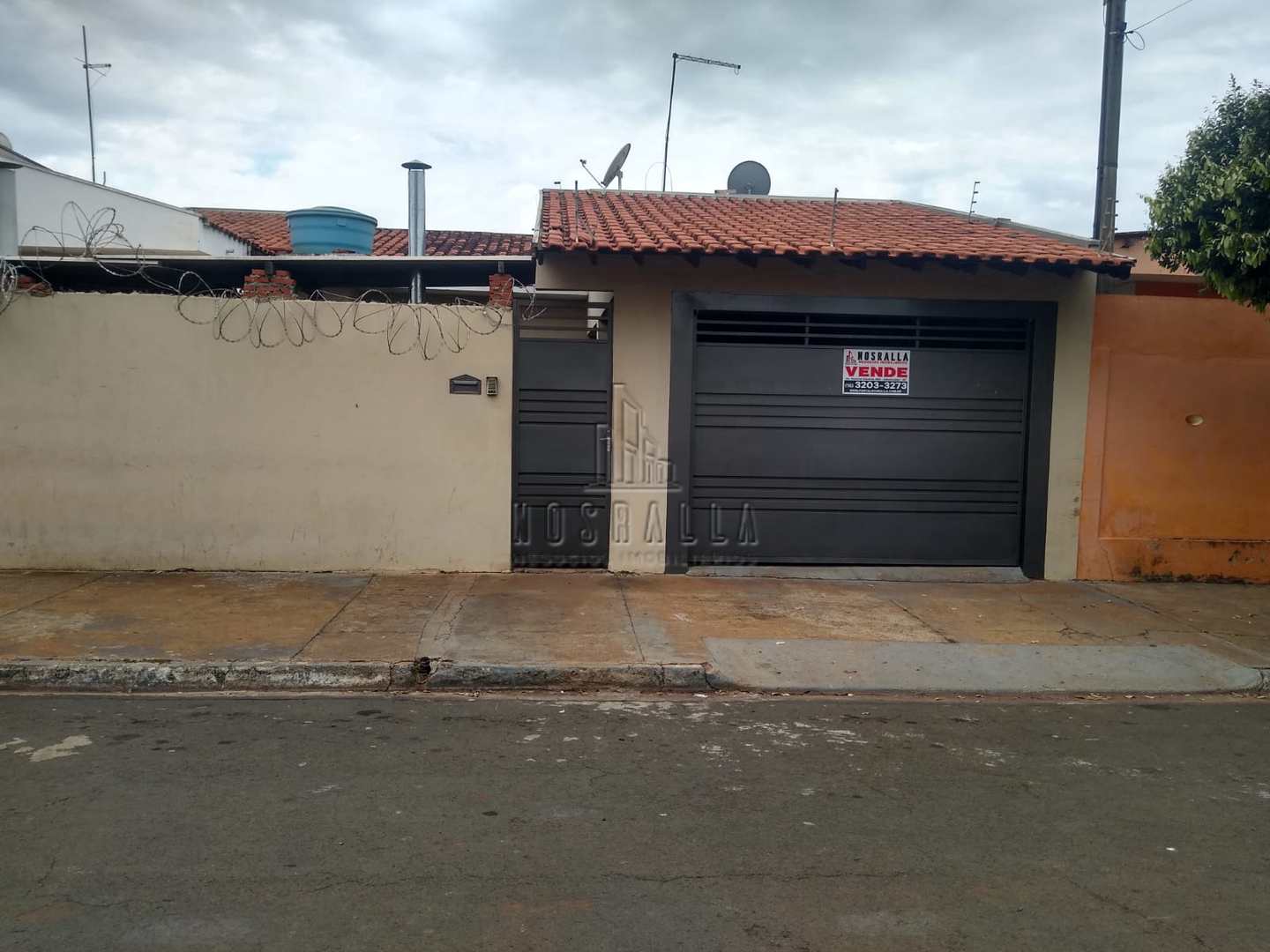 Casa à venda com 2 quartos, 222m² - Foto 1