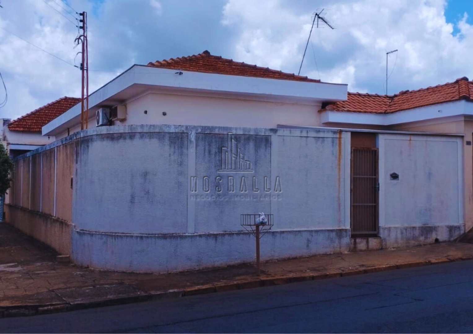 Casa à venda com 3 quartos, 164m² - Foto 1