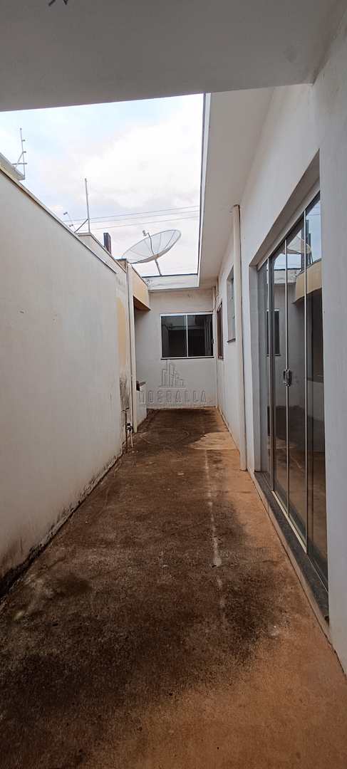 Casa para alugar com 3 quartos, 227m² - Foto 14