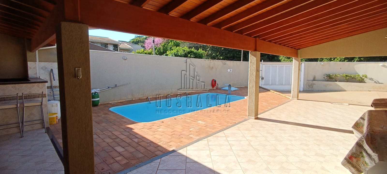 Casa à venda com 3 quartos, 193m² - Foto 1