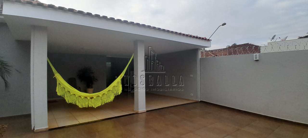 Casa à venda com 3 quartos, 392m² - Foto 1