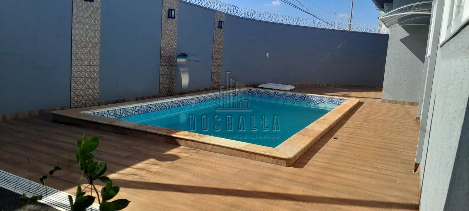 Casa à venda com 3 quartos, 181m² - Foto 1