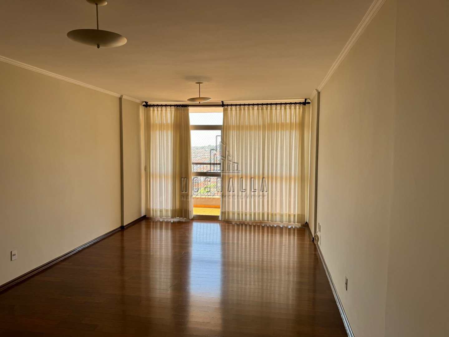 Apartamento para alugar com 4 quartos, 195m² - Foto 1