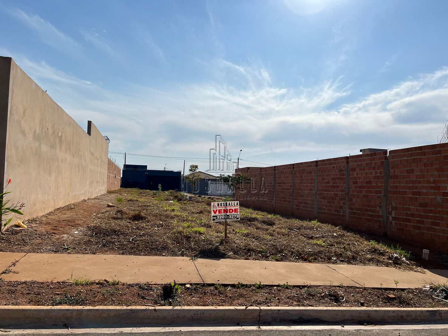 Terreno à venda, 200m² - Foto 1