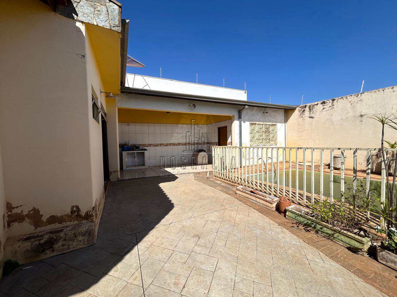 Casa para alugar com 4 quartos, 275m² - Foto 28