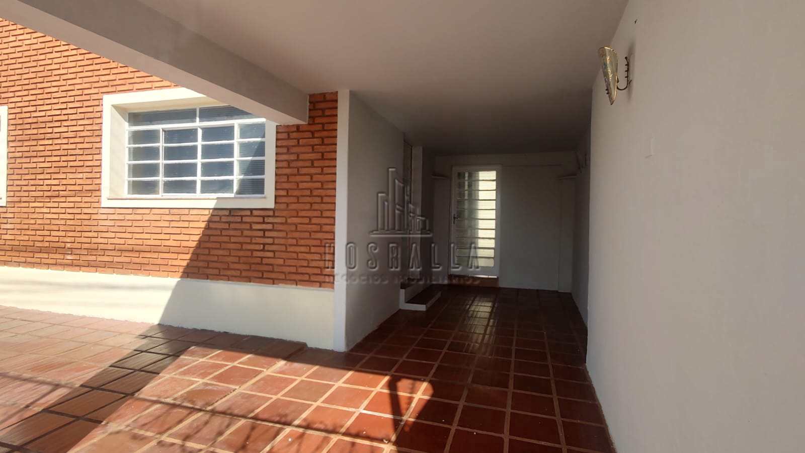 Casa à venda com 3 quartos, 234m² - Foto 1