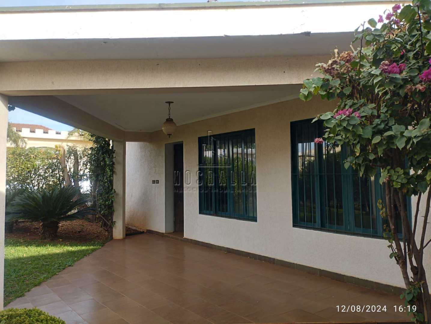 Casa à venda com 3 quartos, 363m² - Foto 1