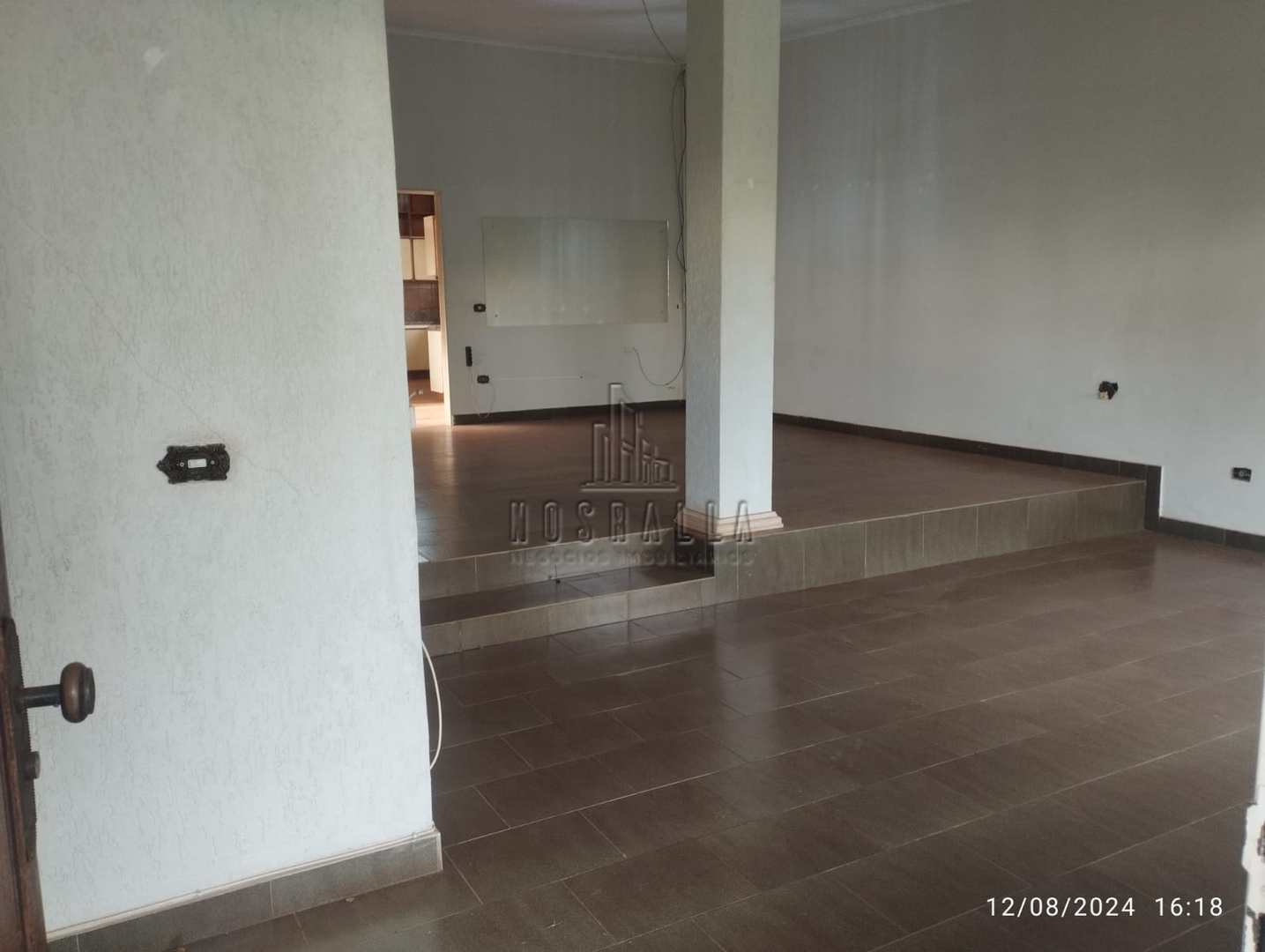 Casa à venda com 3 quartos, 363m² - Foto 4