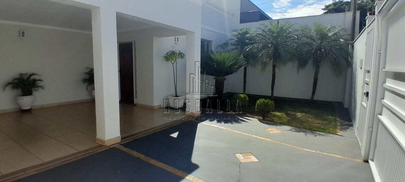 Casa à venda e aluguel com 3 quartos, 194m² - Foto 2