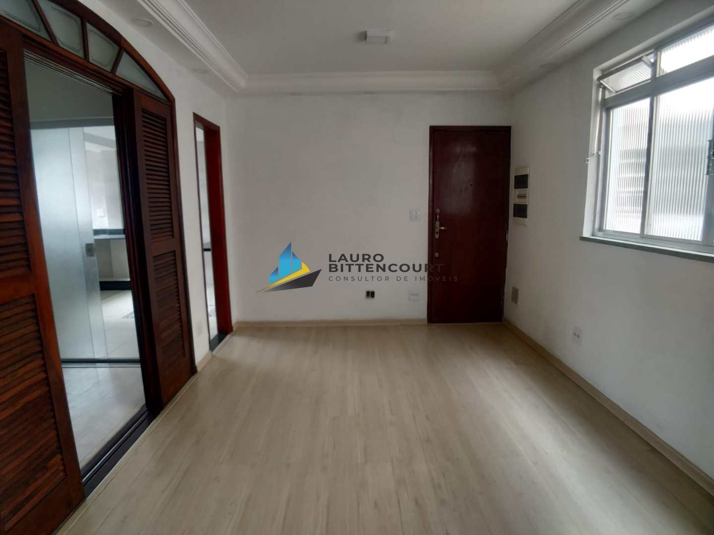 Apartamento à venda com 3 quartos, 100m² - Foto 2