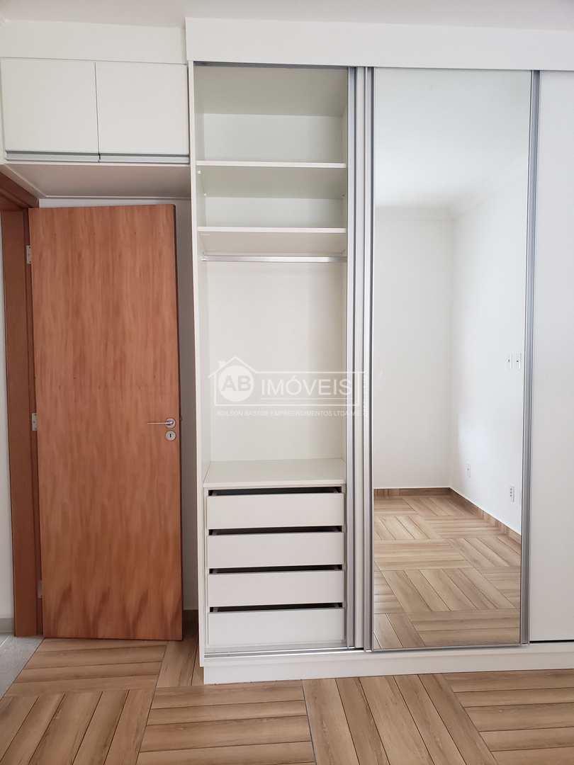 Apartamento para alugar com 2 quartos, 75m² - Foto 15