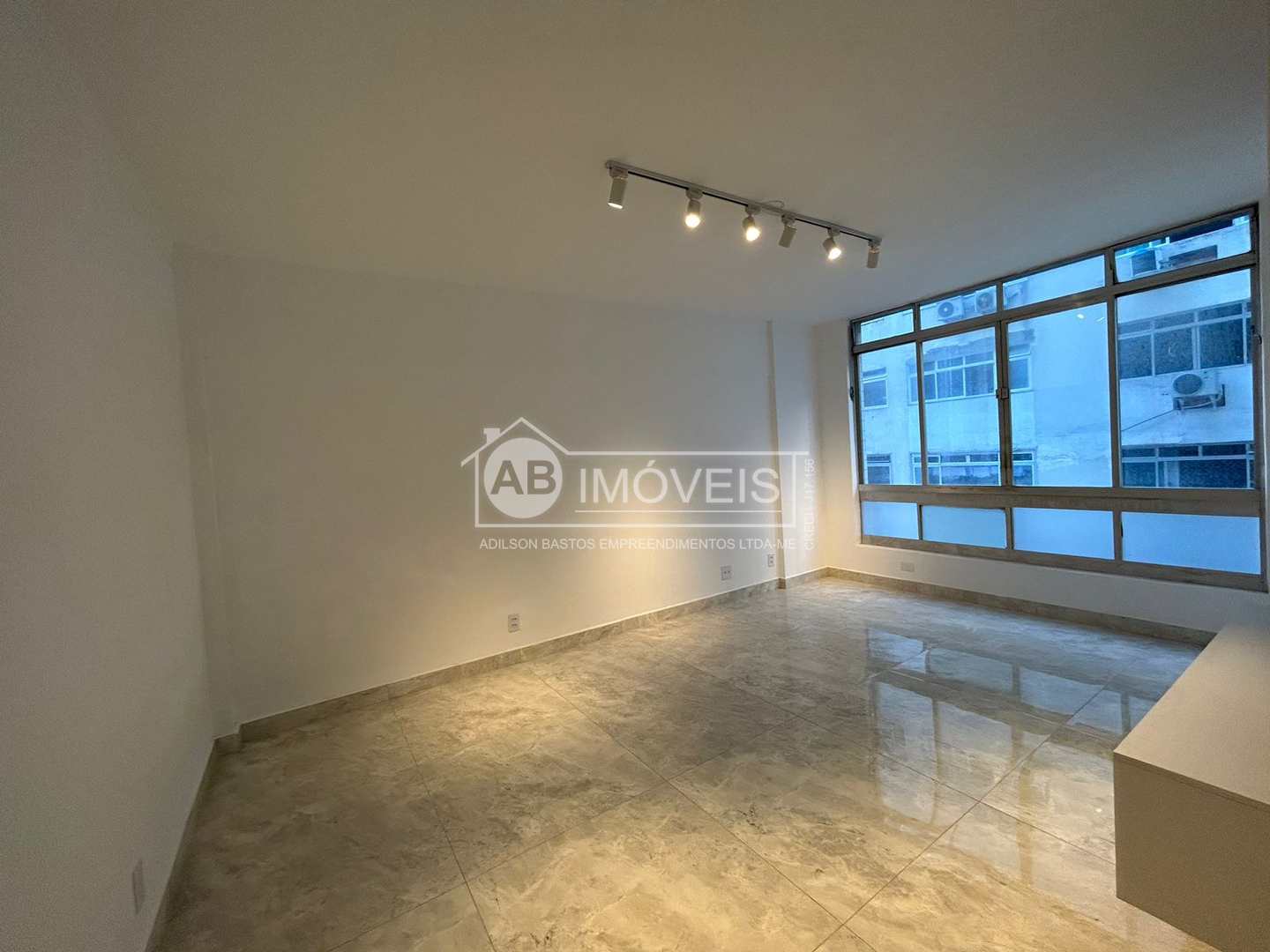 Apartamento à venda com 2 quartos, 110m² - Foto 4