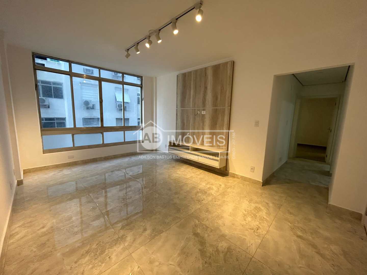 Apartamento à venda com 2 quartos, 110m² - Foto 1