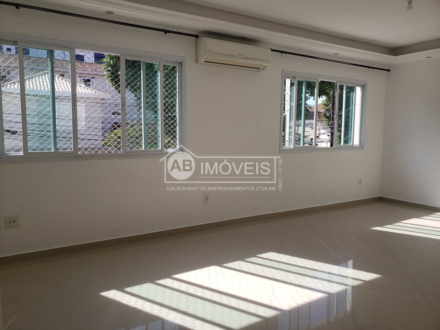 Sobrado à venda e aluguel com 3 quartos, 169m² - Foto 1