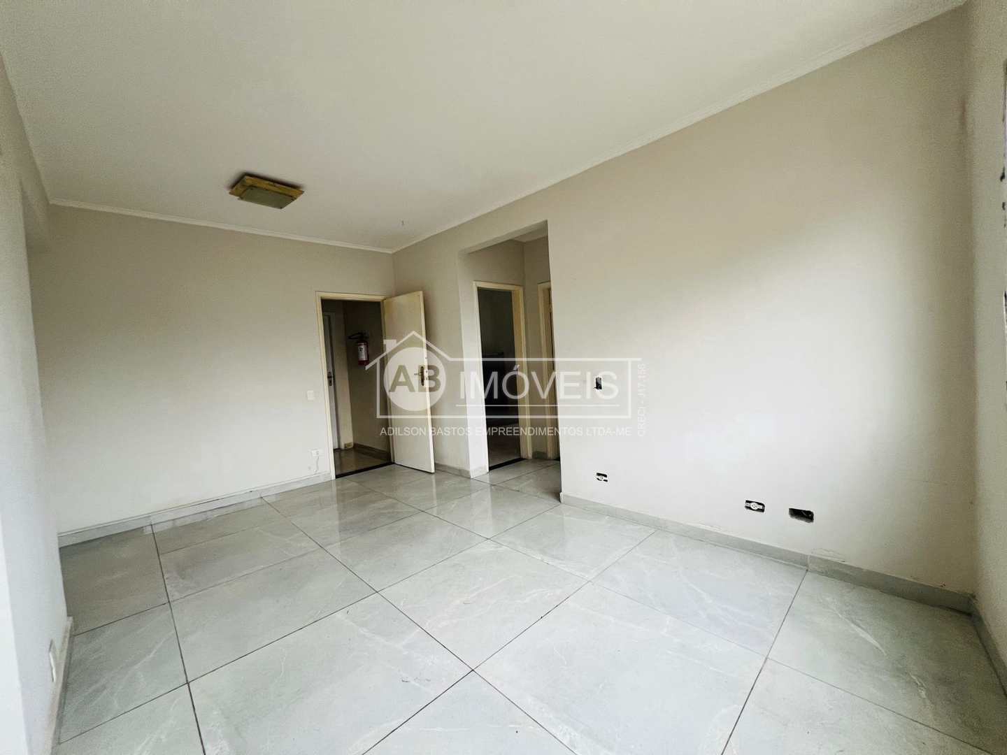 Apartamento à venda com 2 quartos, 70m² - Foto 2