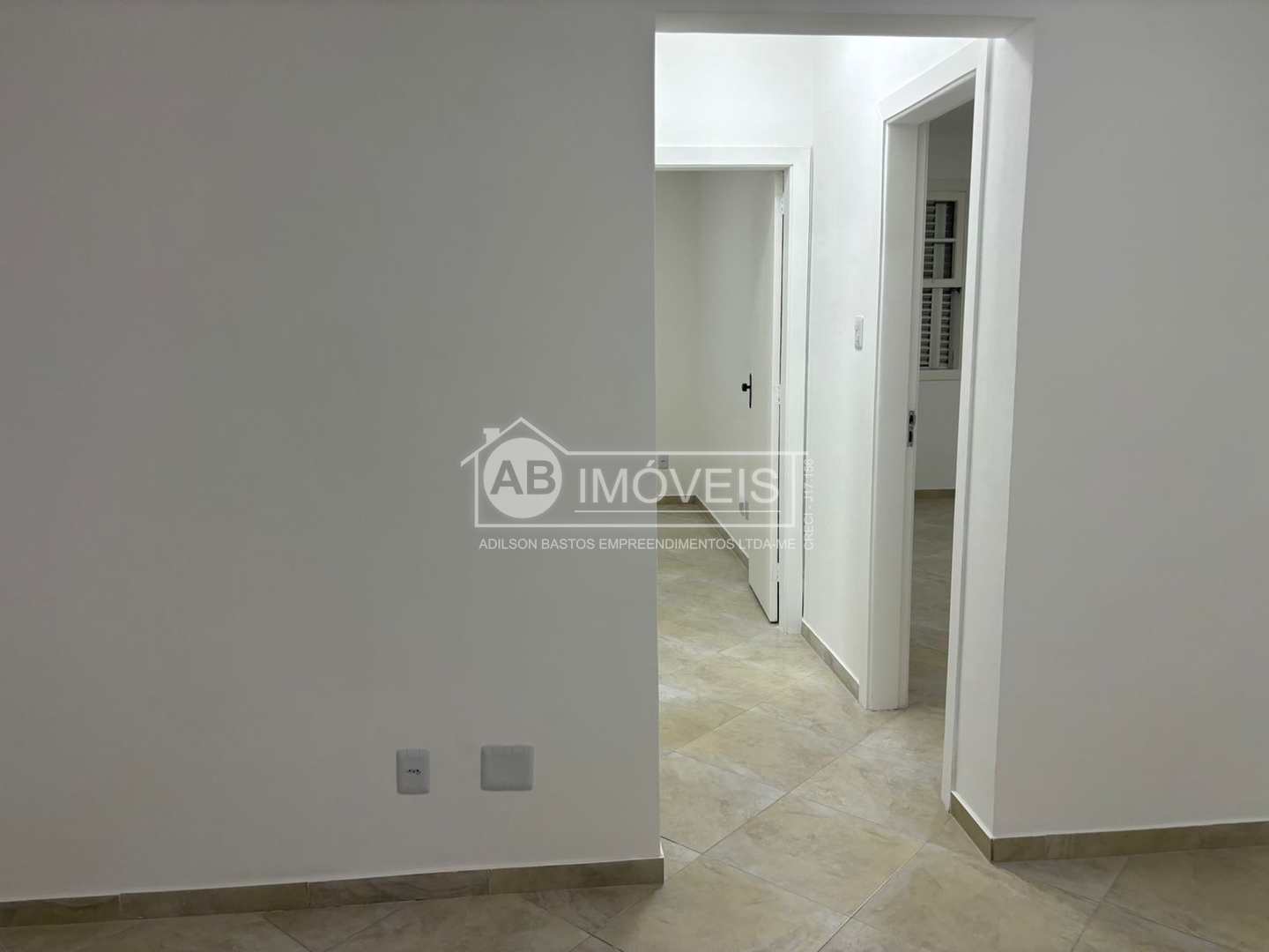 Apartamento à venda com 2 quartos, 70m² - Foto 3