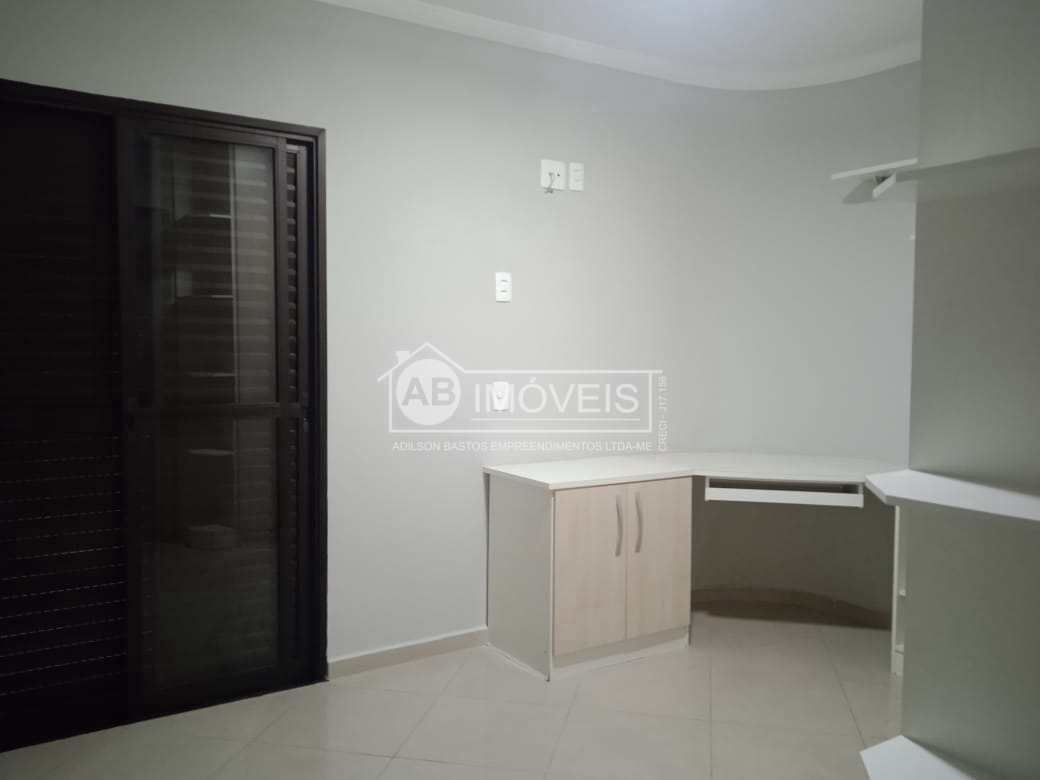 Apartamento para alugar com 3 quartos, 130m² - Foto 11