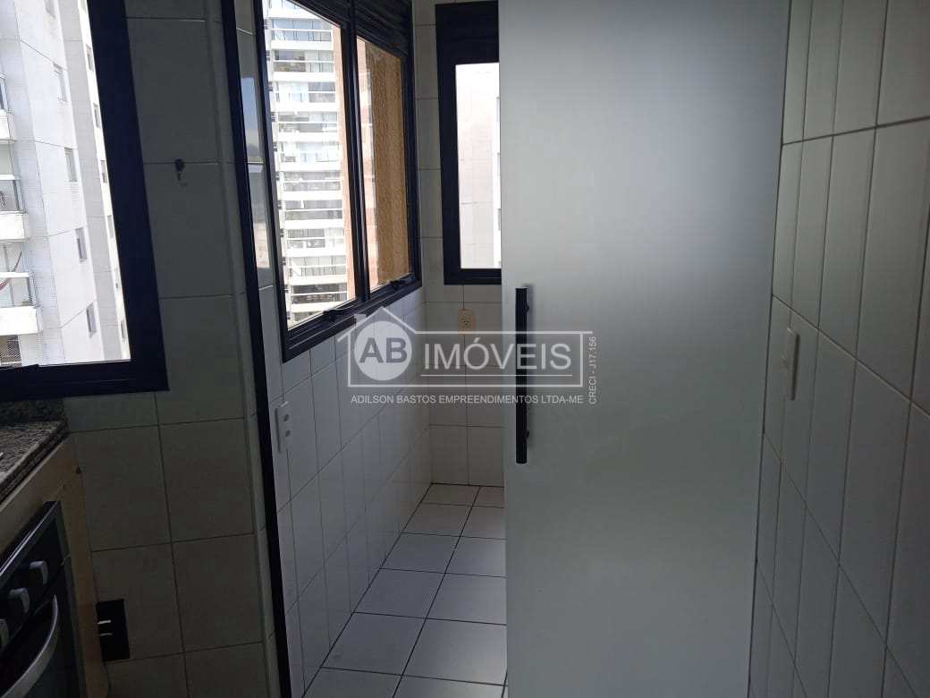 Apartamento para alugar com 3 quartos, 130m² - Foto 9