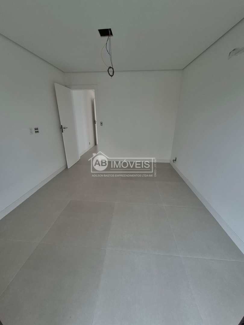 Casa à venda com 3 quartos, 180m² - Foto 3