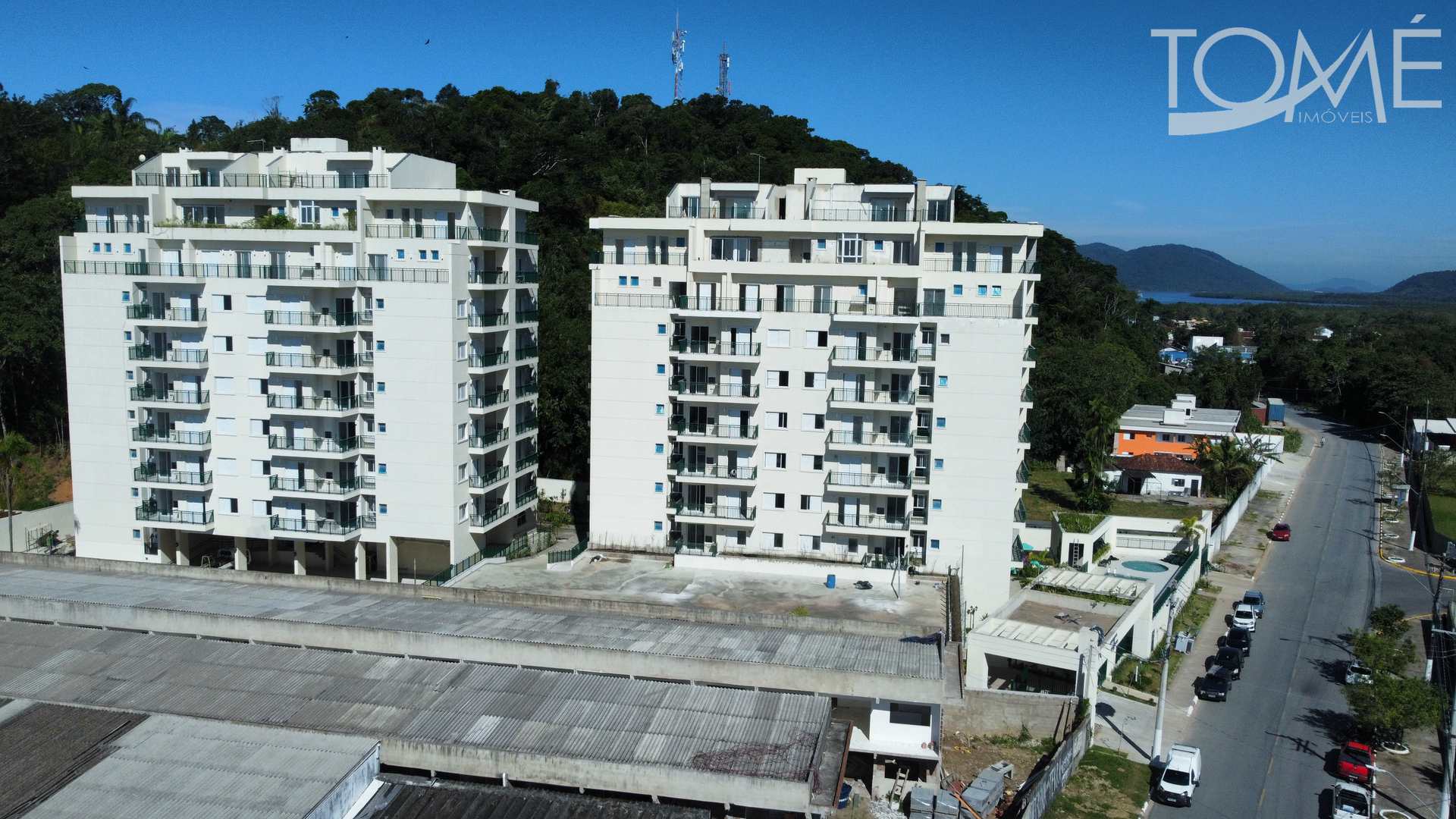 Apartamento à venda com 2 quartos, 69m² - Foto 2