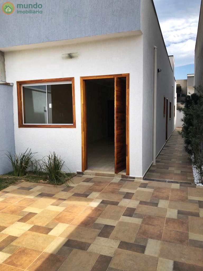 Casa à venda com 2 quartos, 65m² - Foto 1