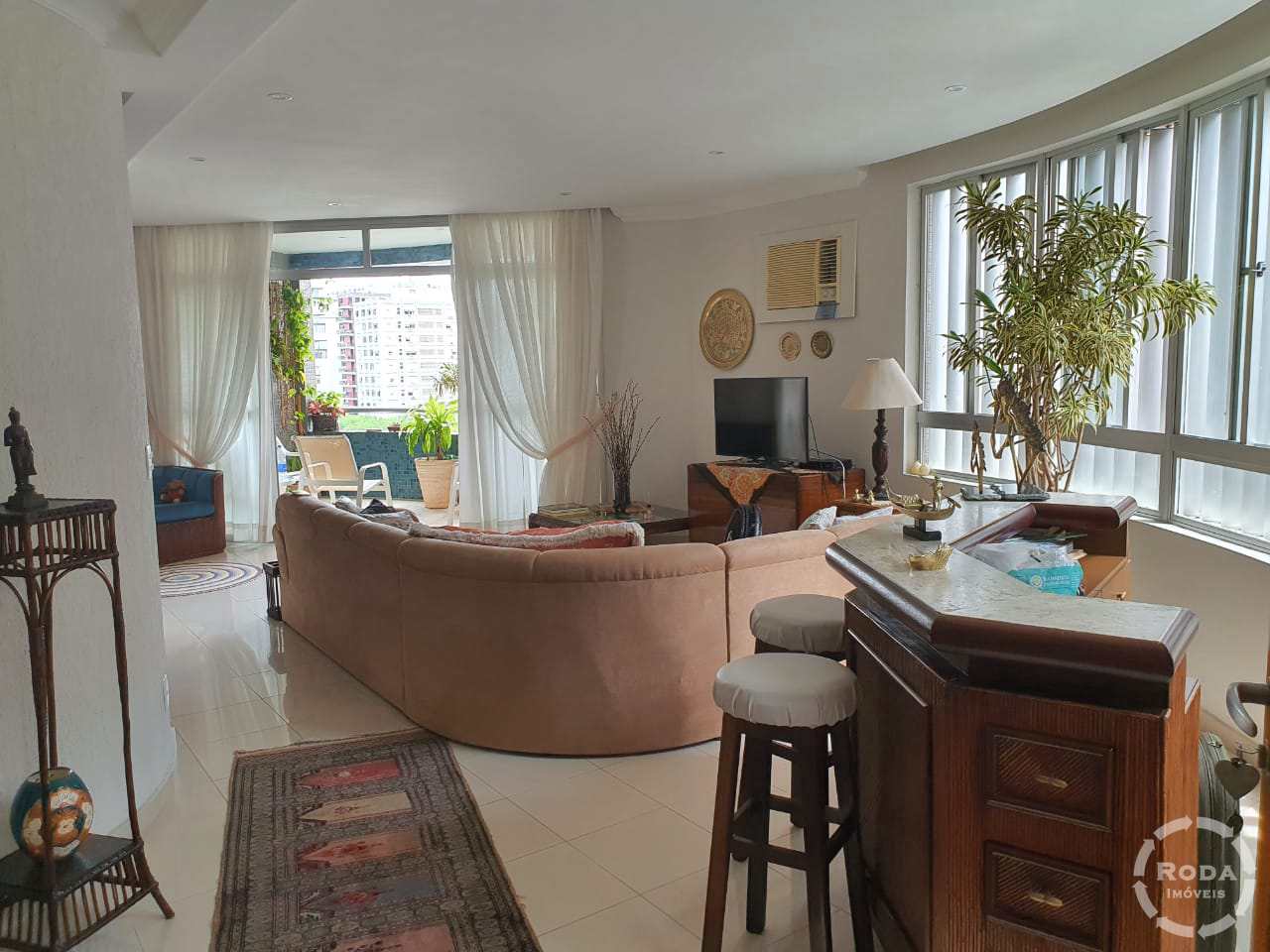 Apartamento à venda com 4 quartos, 204m² - Foto 2