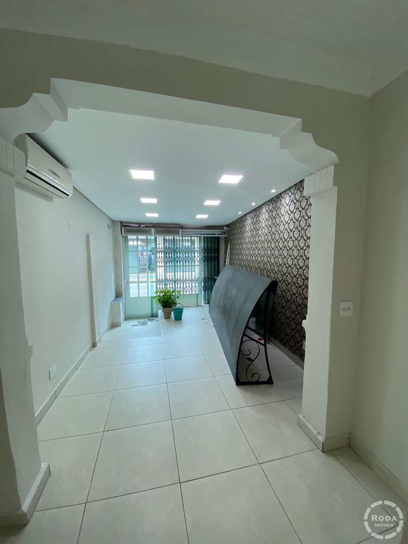 Casa para alugar com 3 quartos, 200m² - Foto 1