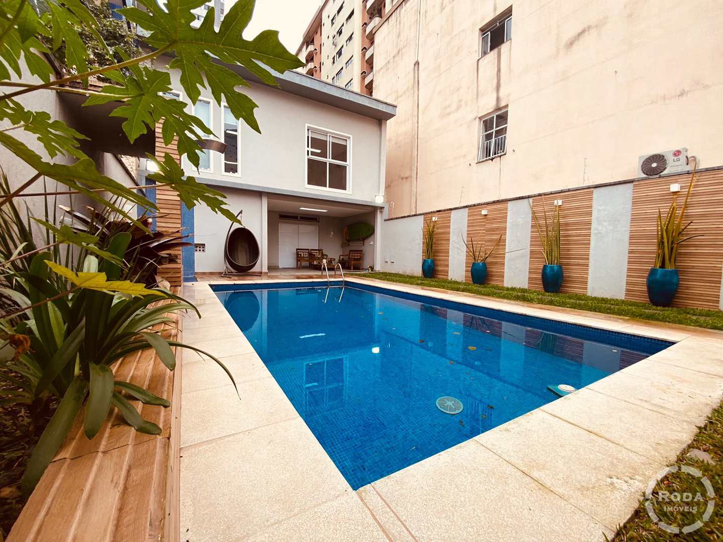 Casa à venda com 3 quartos, 480m² - Foto 1