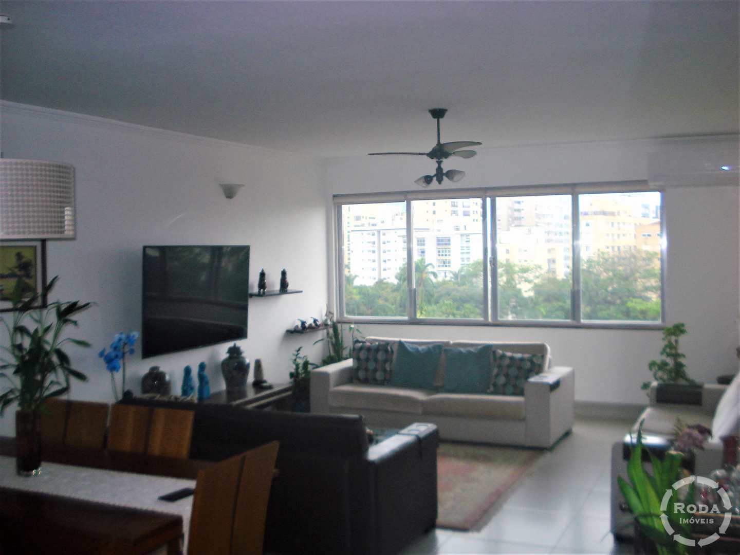 Apartamento à venda com 3 quartos, 209m² - Foto 2