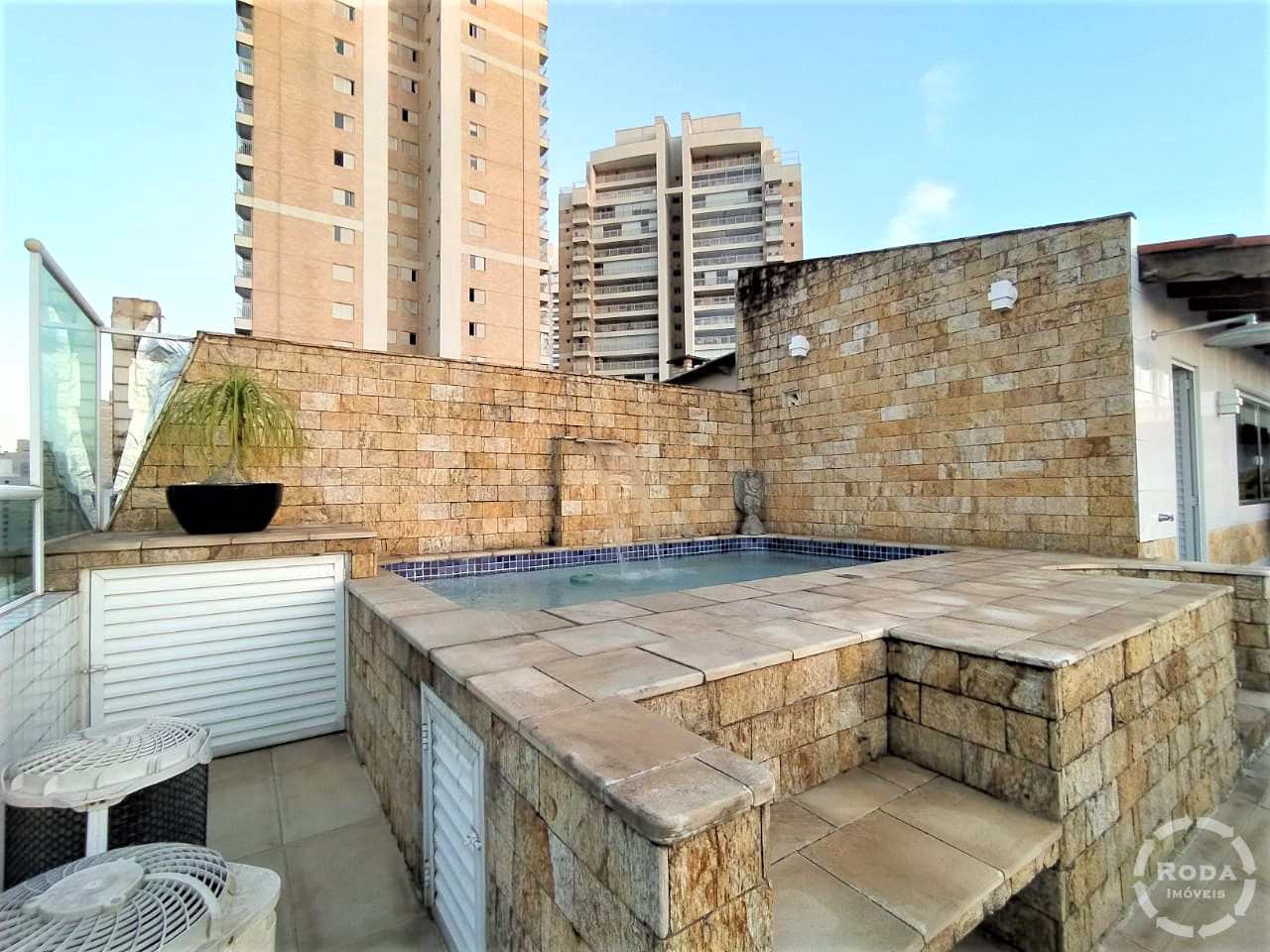 Cobertura à venda com 3 quartos, 300m² - Foto 2