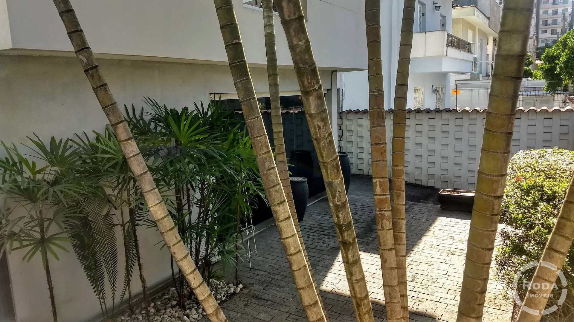 Sobrado à venda com 4 quartos, 413m² - Foto 1