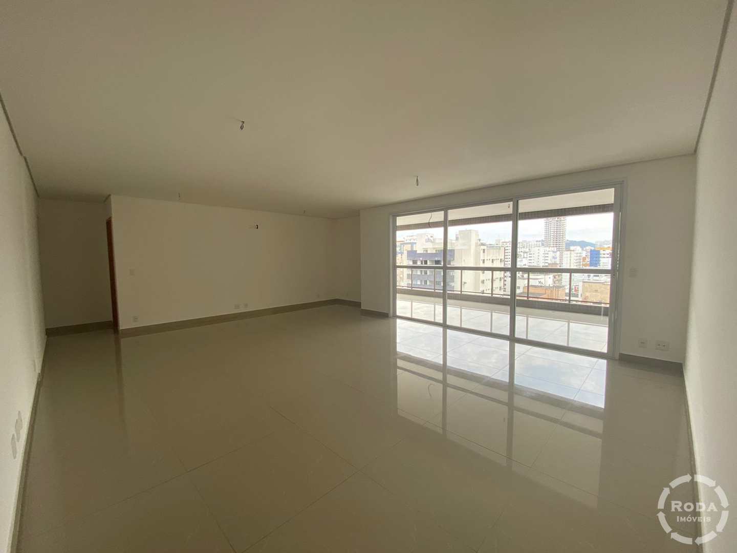 Apartamento à venda com 3 quartos, 210m² - Foto 3