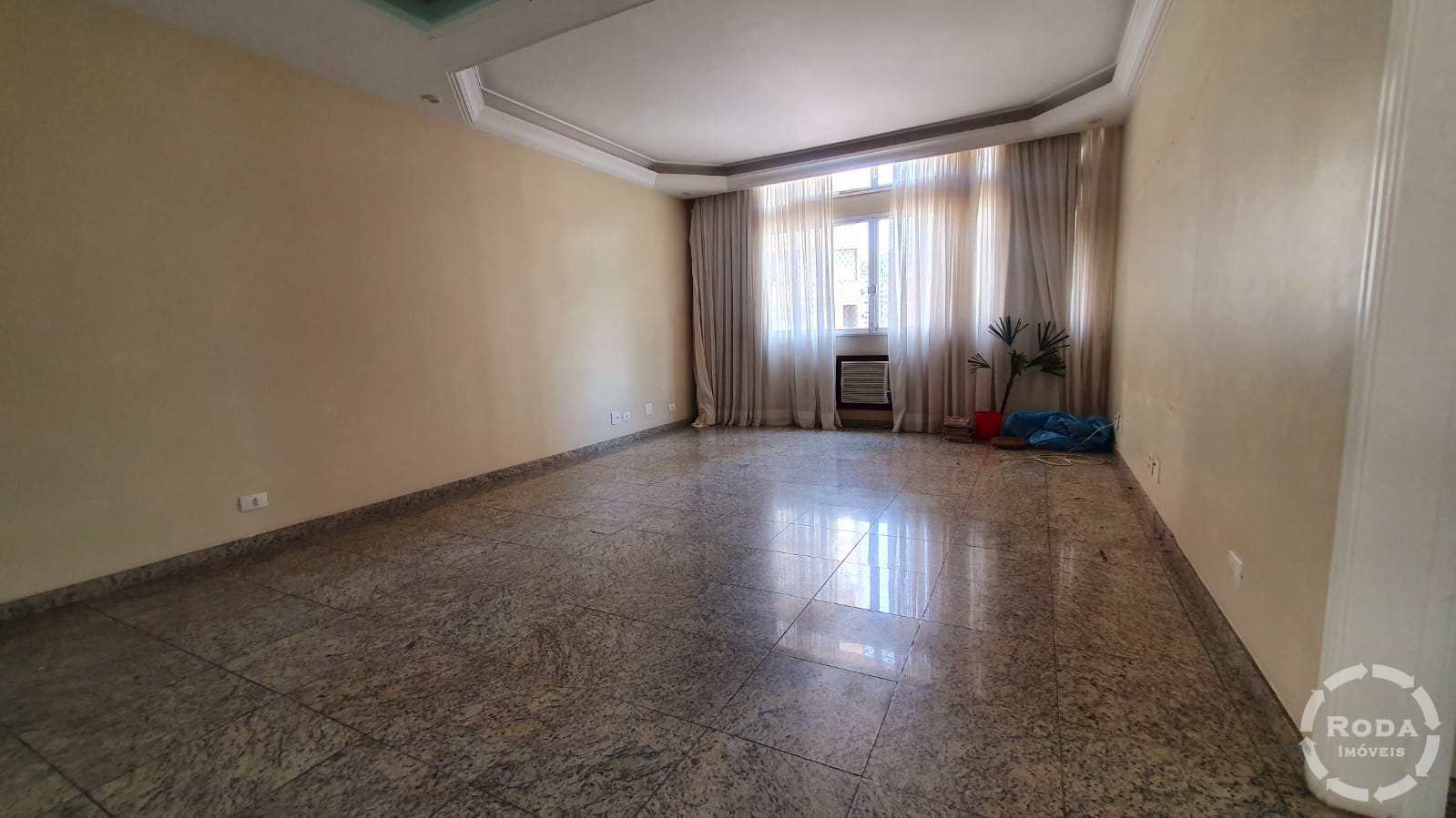 Apartamento à venda com 3 quartos, 139m² - Foto 2