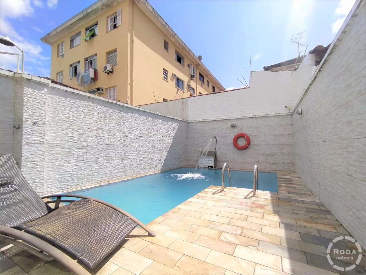 Casa à venda com 4 quartos, 236m² - Foto 1