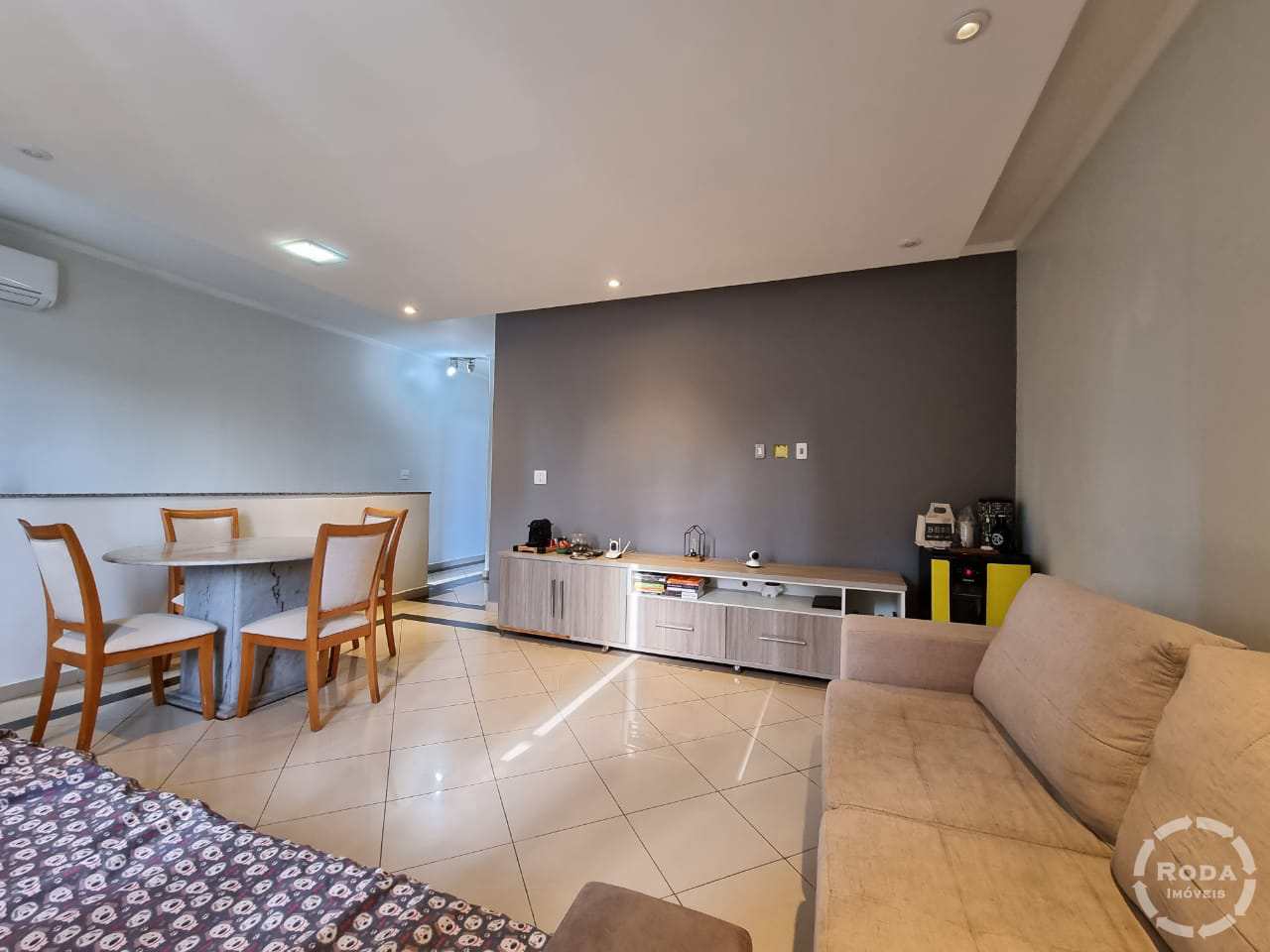 Casa à venda com 3 quartos, 107m² - Foto 1