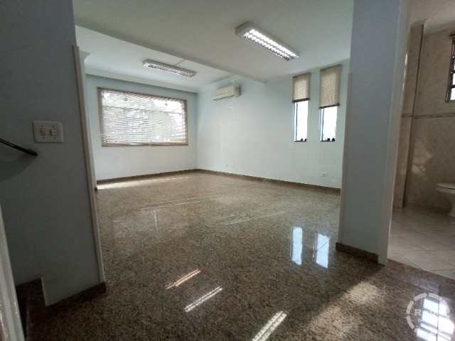 Sobrado para alugar com 4 quartos, 250m² - Foto 1