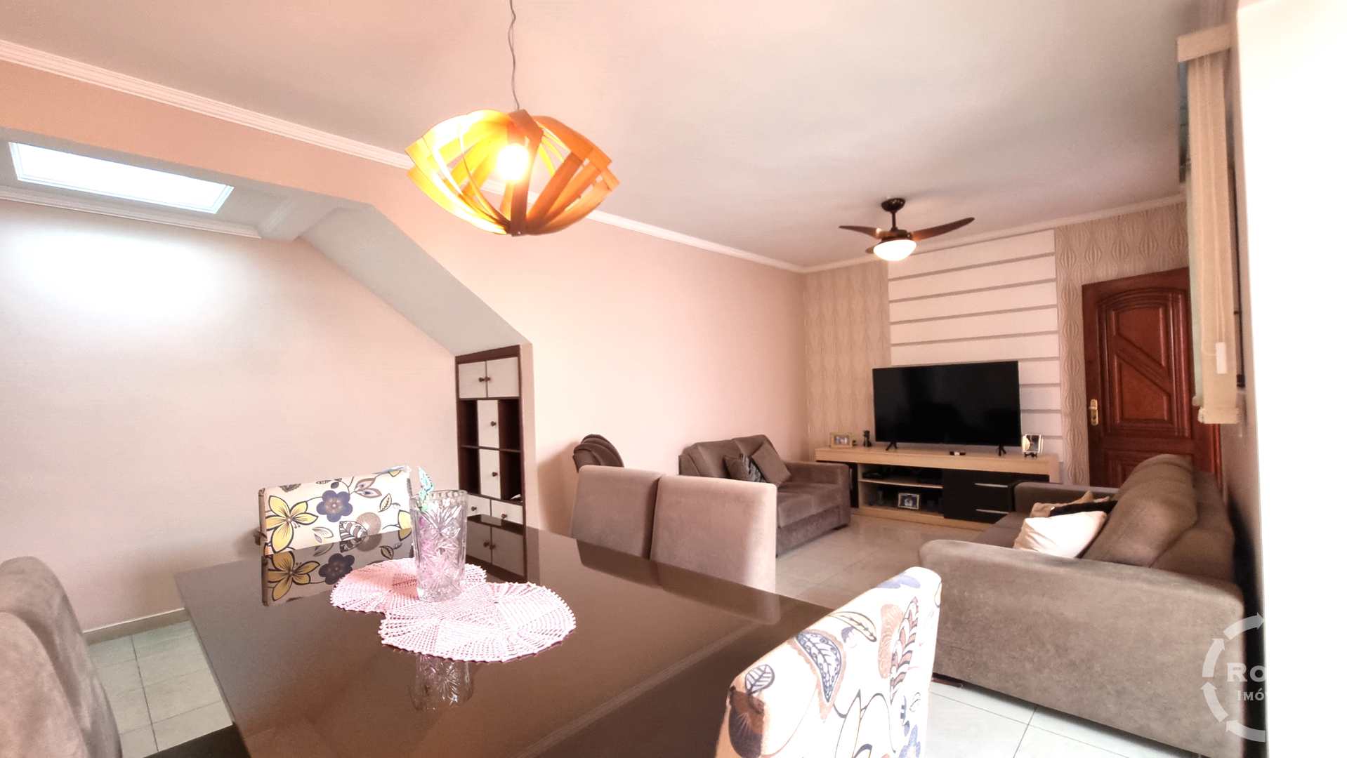 Casa à venda com 3 quartos, 141m² - Foto 1