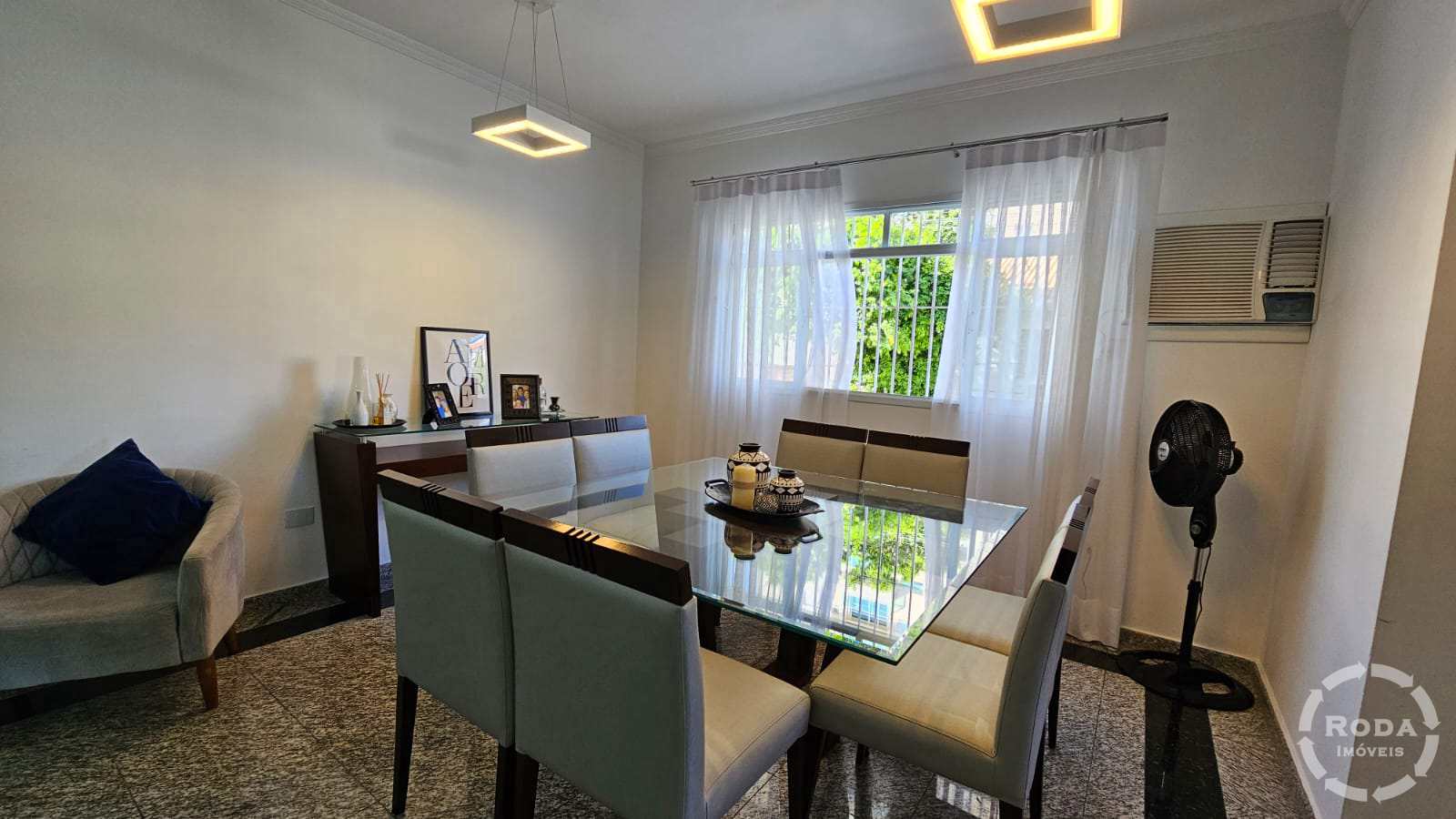 Casa à venda com 3 quartos, 173m² - Foto 1