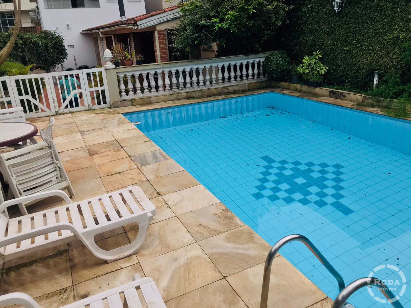 Sobrado à venda com 3 quartos, 300m² - Foto 1