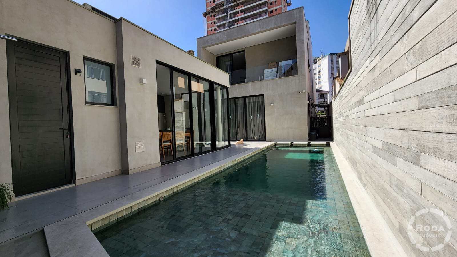 Casa à venda com 4 quartos, 376m² - Foto 1