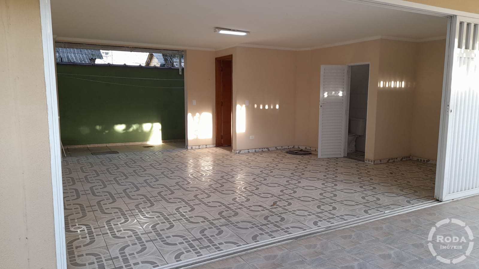 Casa à venda com 3 quartos, 120m² - Foto 1