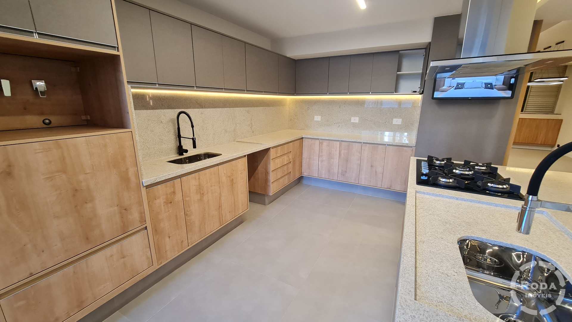 Apartamento à venda com 3 quartos, 223m² - Foto 5